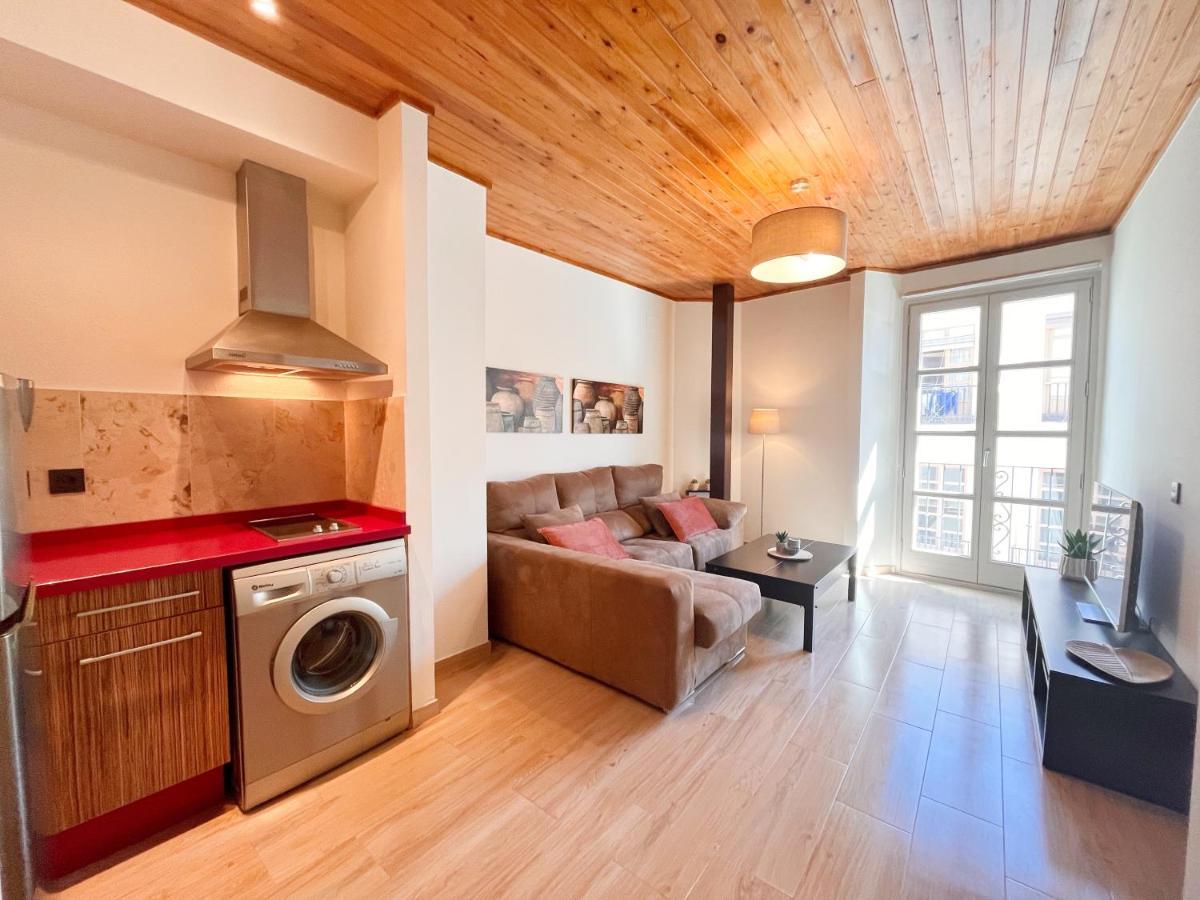 Homely Malaga Carreteria Con Piscina Экстерьер фото