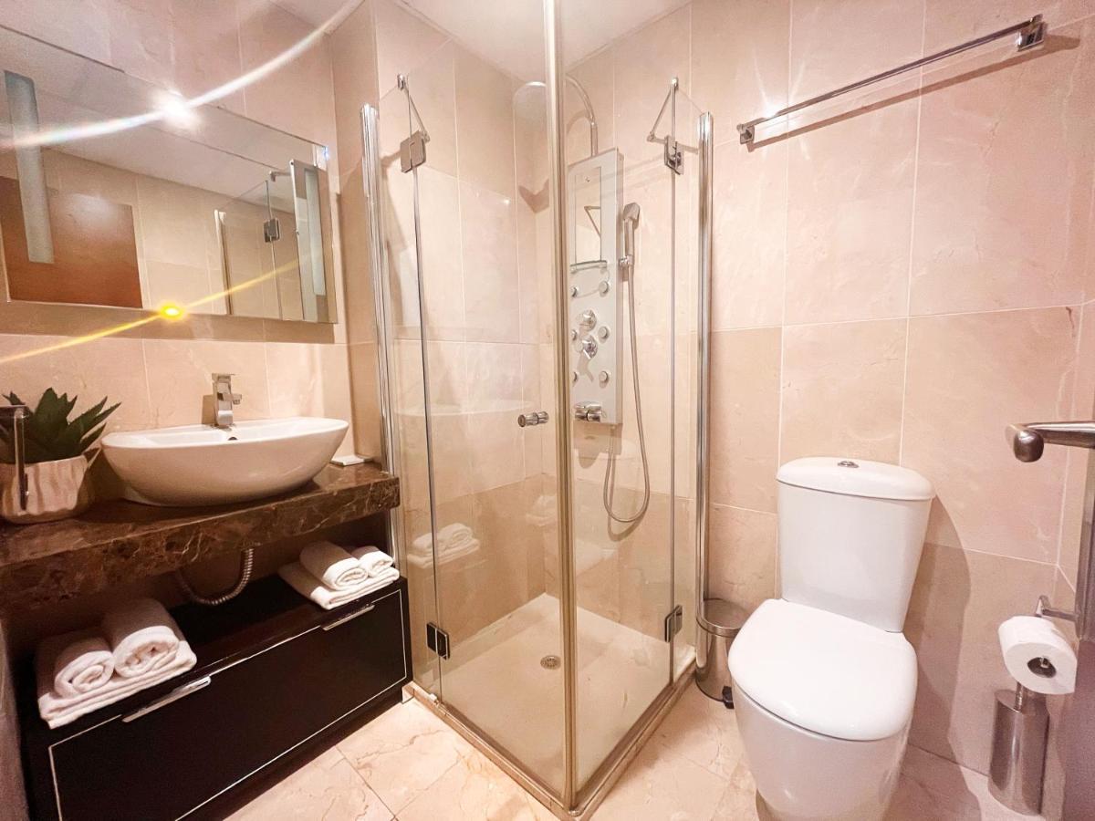 Homely Malaga Carreteria Con Piscina Экстерьер фото
