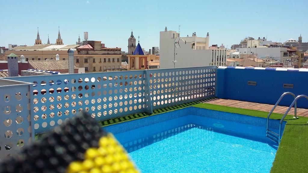 Homely Malaga Carreteria Con Piscina Экстерьер фото